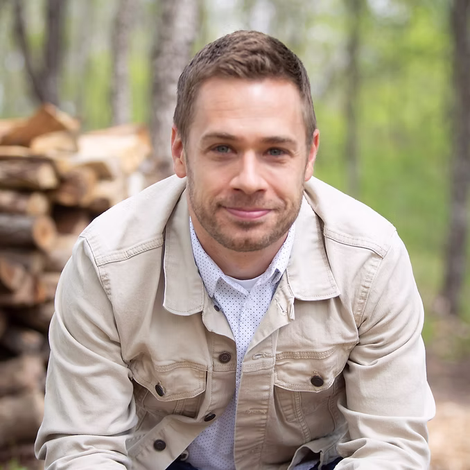 noah filipiak bio_edited.jpg